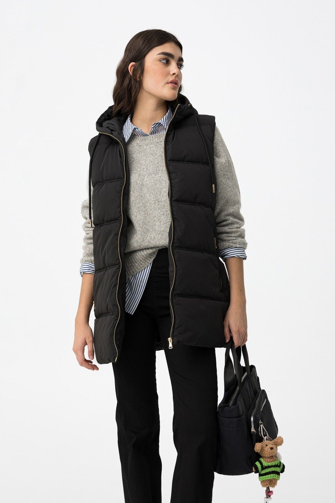 "Gilet donna con cappuccio Duranduran nero - vista laterale e vestibilità"