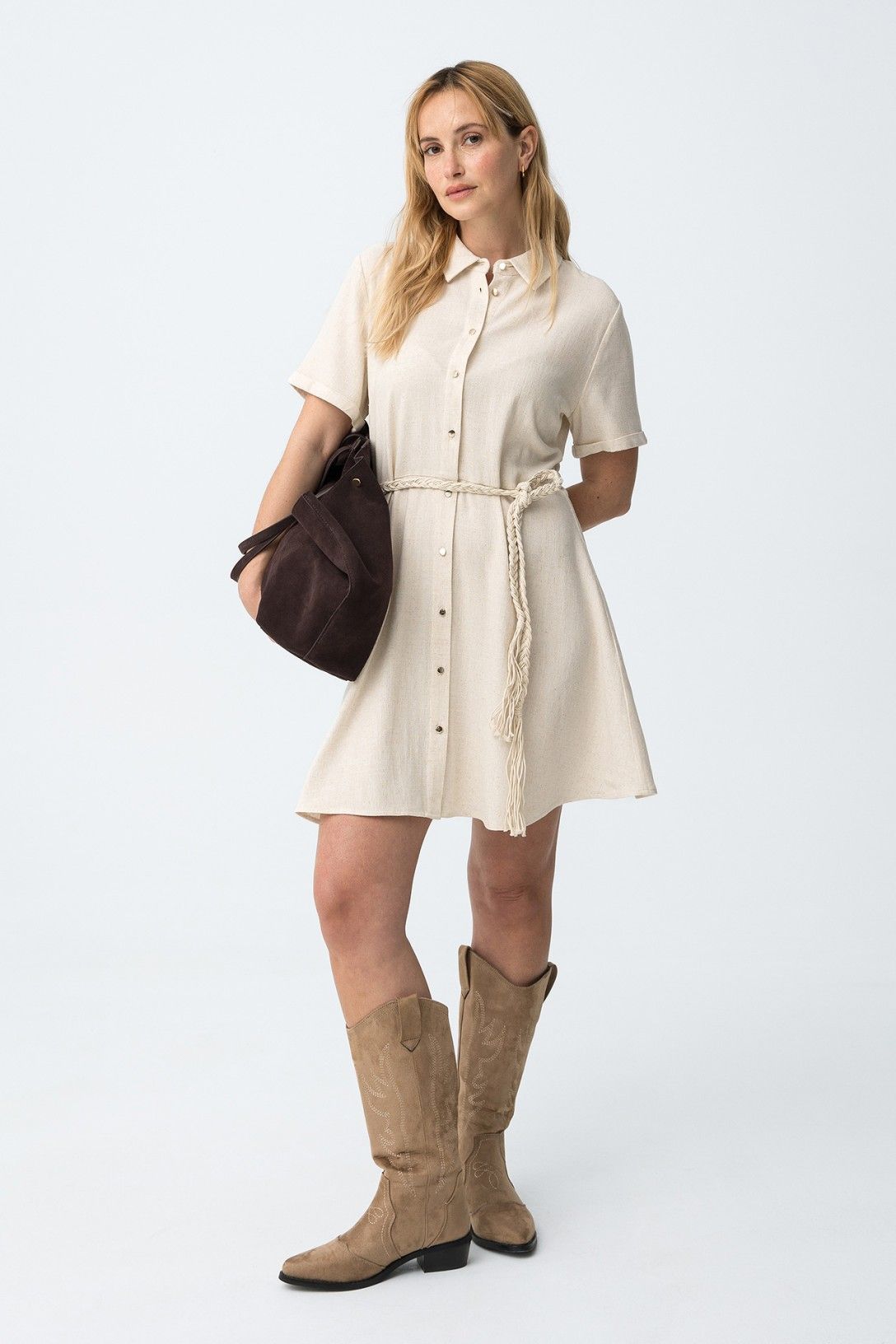 Abito donna Early indossato, vestibilità regolare con cintura
