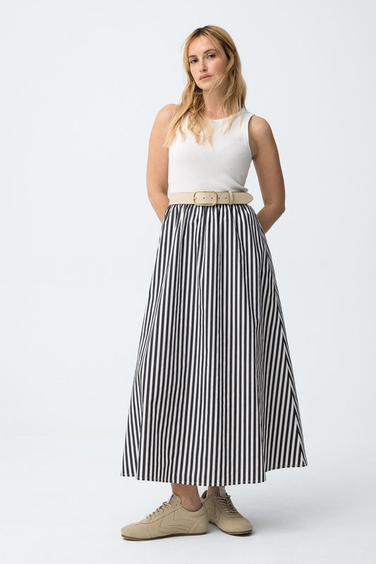 Abito donna Fiji cotone bianco blu righe - top e gonna svasata vista frontale su sfondo neutro
