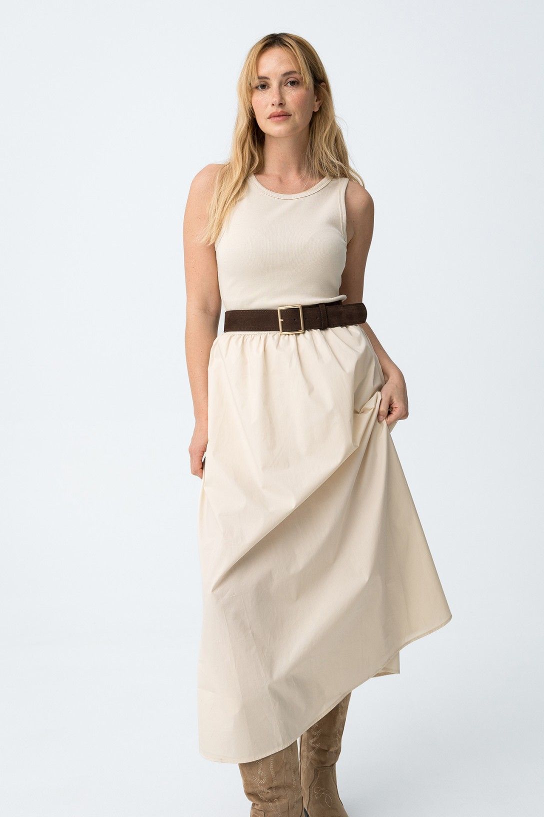 Abito donna Fiji cotone beige - dettaglio gonna svasata e vestibilità estiva
