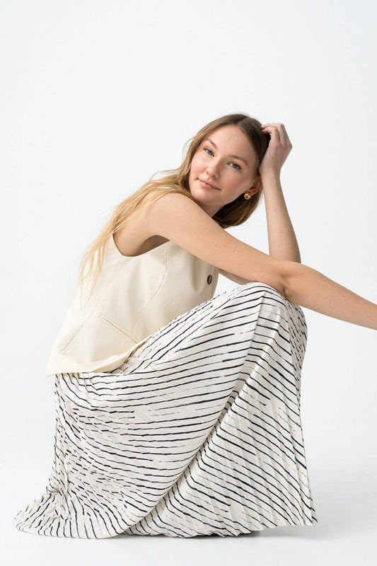 Vestito donna Finca gilet doppio petto gonna lunga plissé - vista laterale - indossato