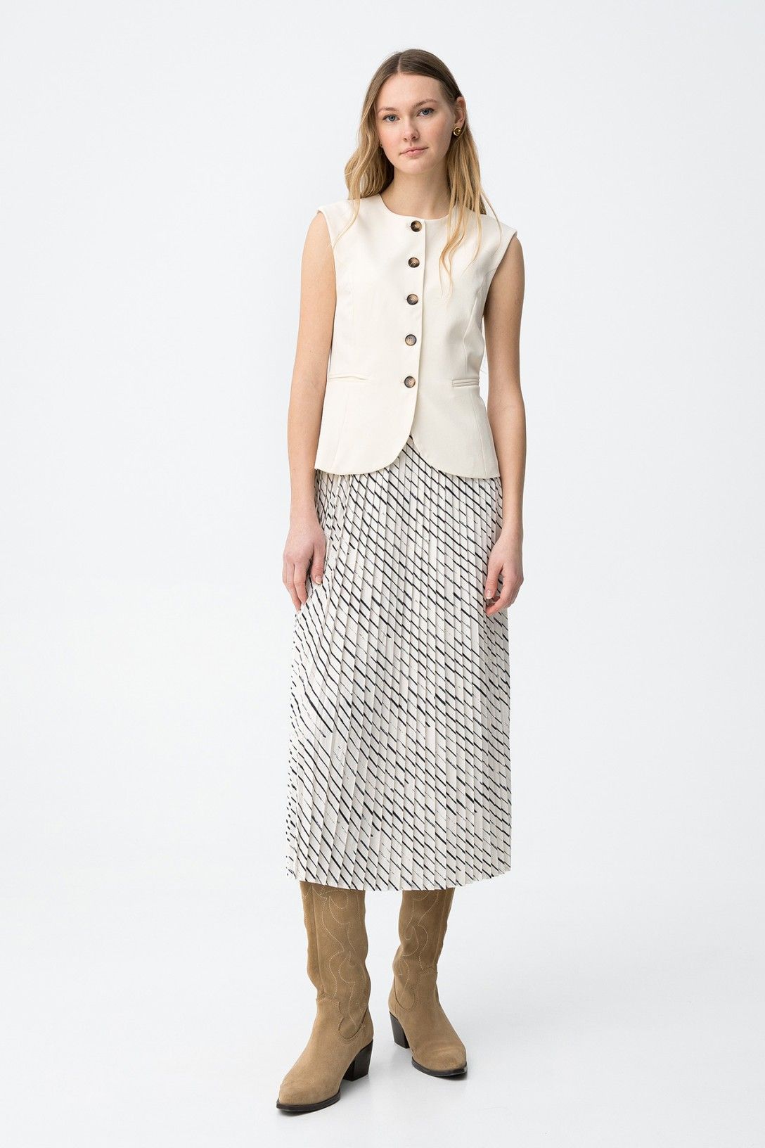 Vestito donna Finca gilet doppio petto gonna lunga plissé - vista frontale - look completo casual chic