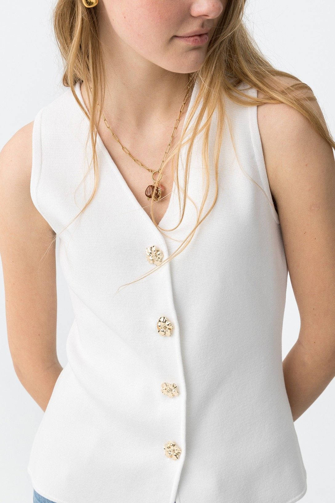 Gilet donna Fleur Tiffosi maglia bianco bottoni dorati - dettaglio bottoni decorativi