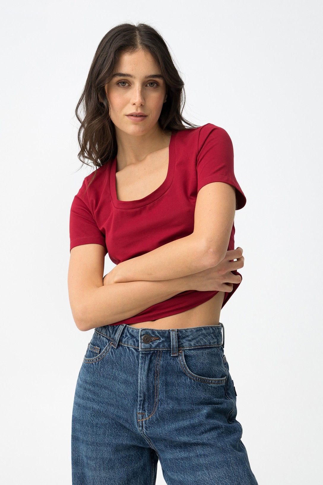 T-shirt donna Gemili cotone elastico - dettaglio girocollo ampio e vestibilità slim
