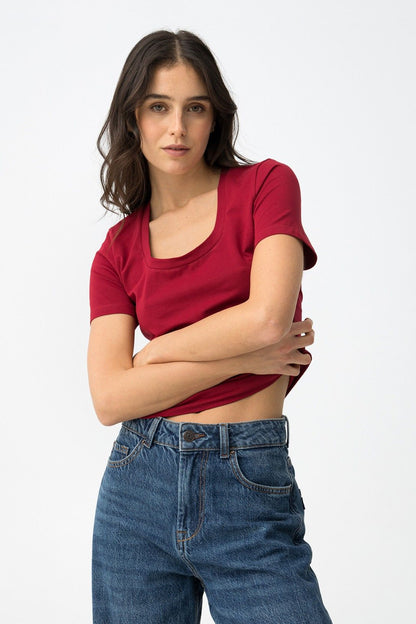 T-shirt donna Gemili cotone elastico - dettaglio girocollo ampio e vestibilità slim
