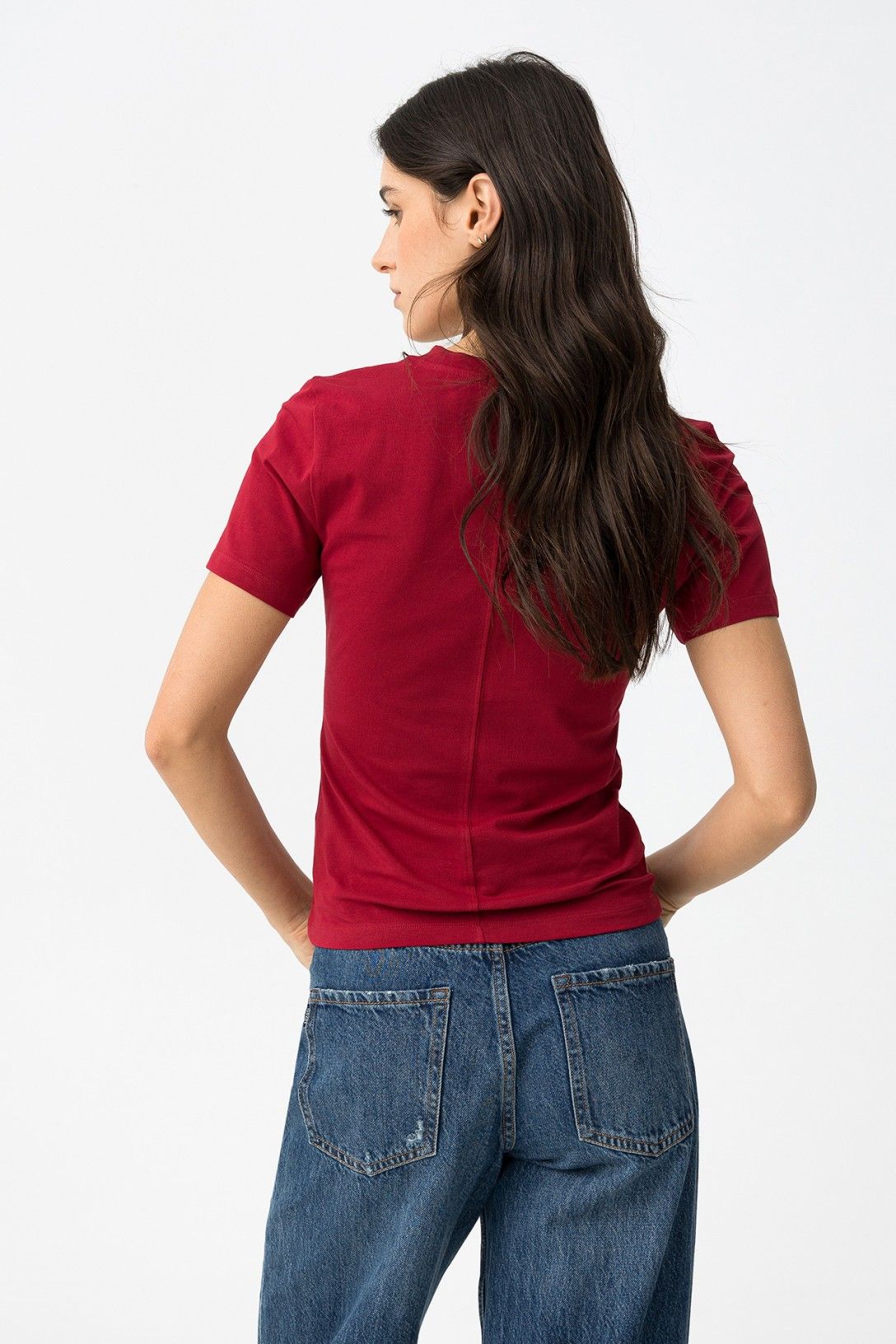 T-shirt donna Gemili - vista posteriore con dettaglio vestibilità aderente slim fit