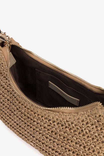 Pochette Gonzales – dettaglio chiusura zip e catenina oro su borsa mezza luna – Frarò
