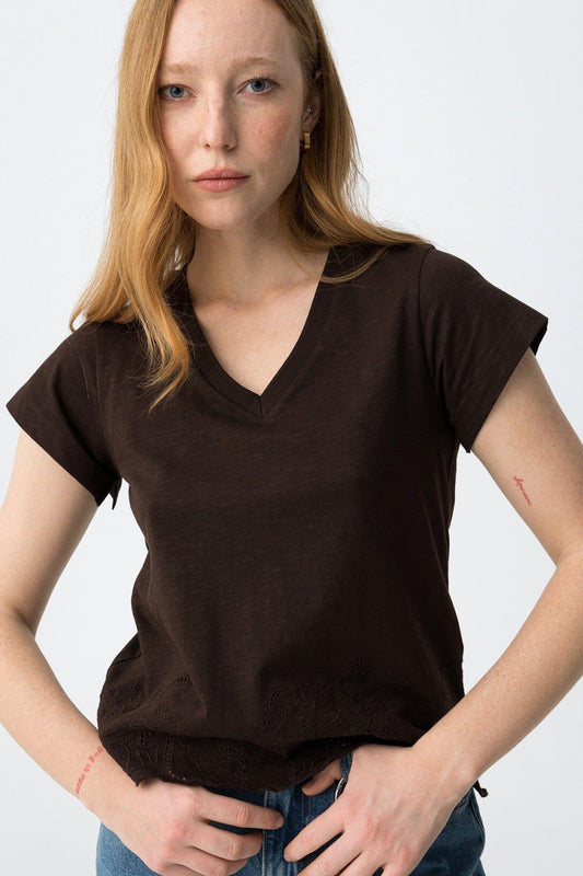 T-shirt donna Hadley scollo V tiffosi - vista frontale cotone con ricamo floreale