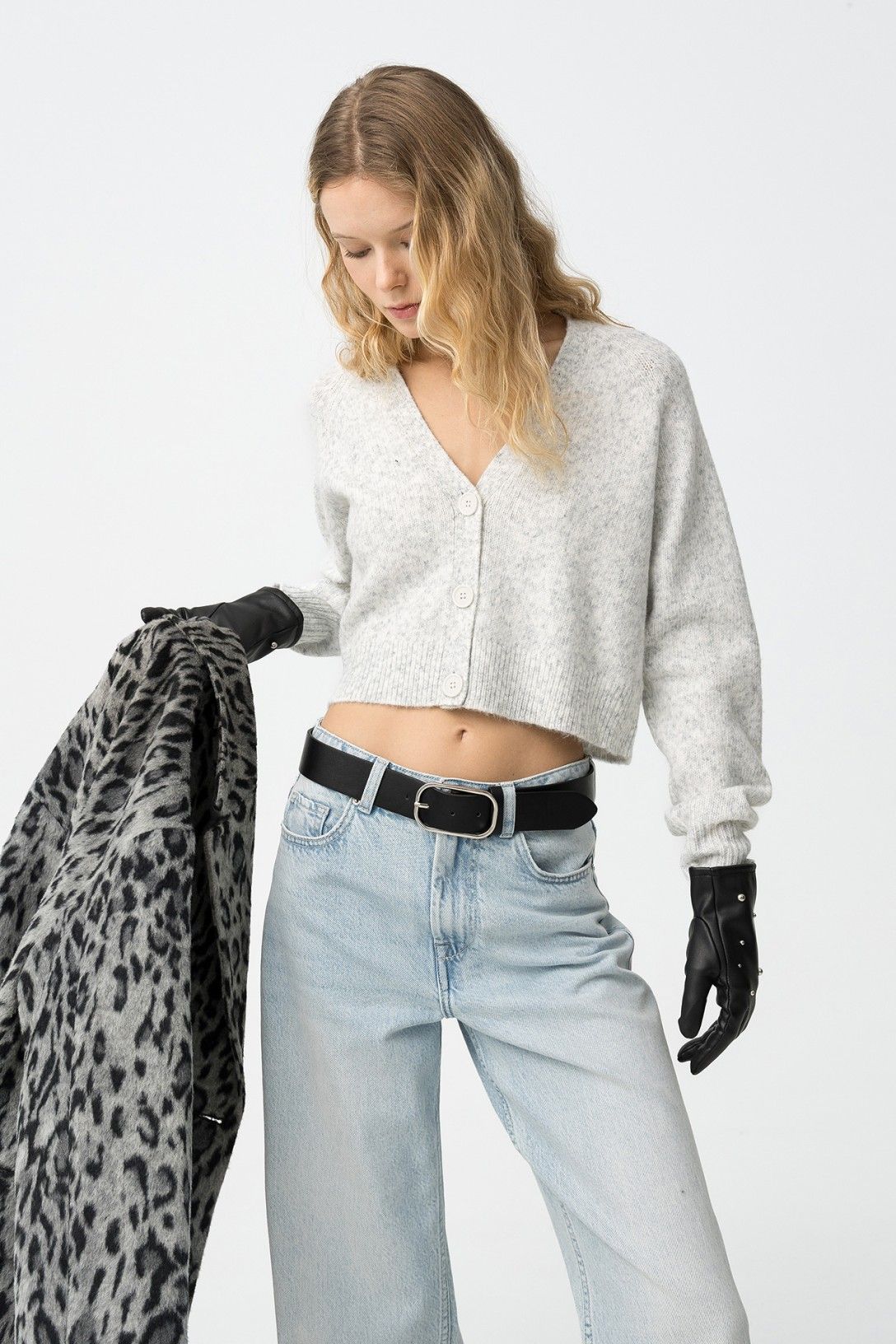 Cardigan Helaena grigio - dettaglio maniche e vestibilità
