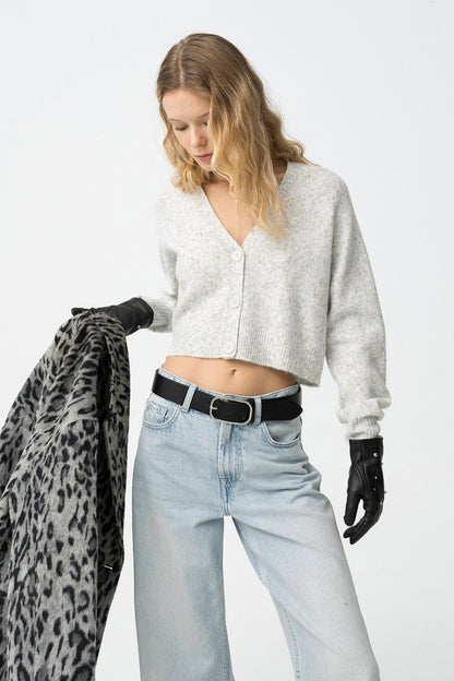 Cardigan Helaena grigio - dettaglio maniche e vestibilità
