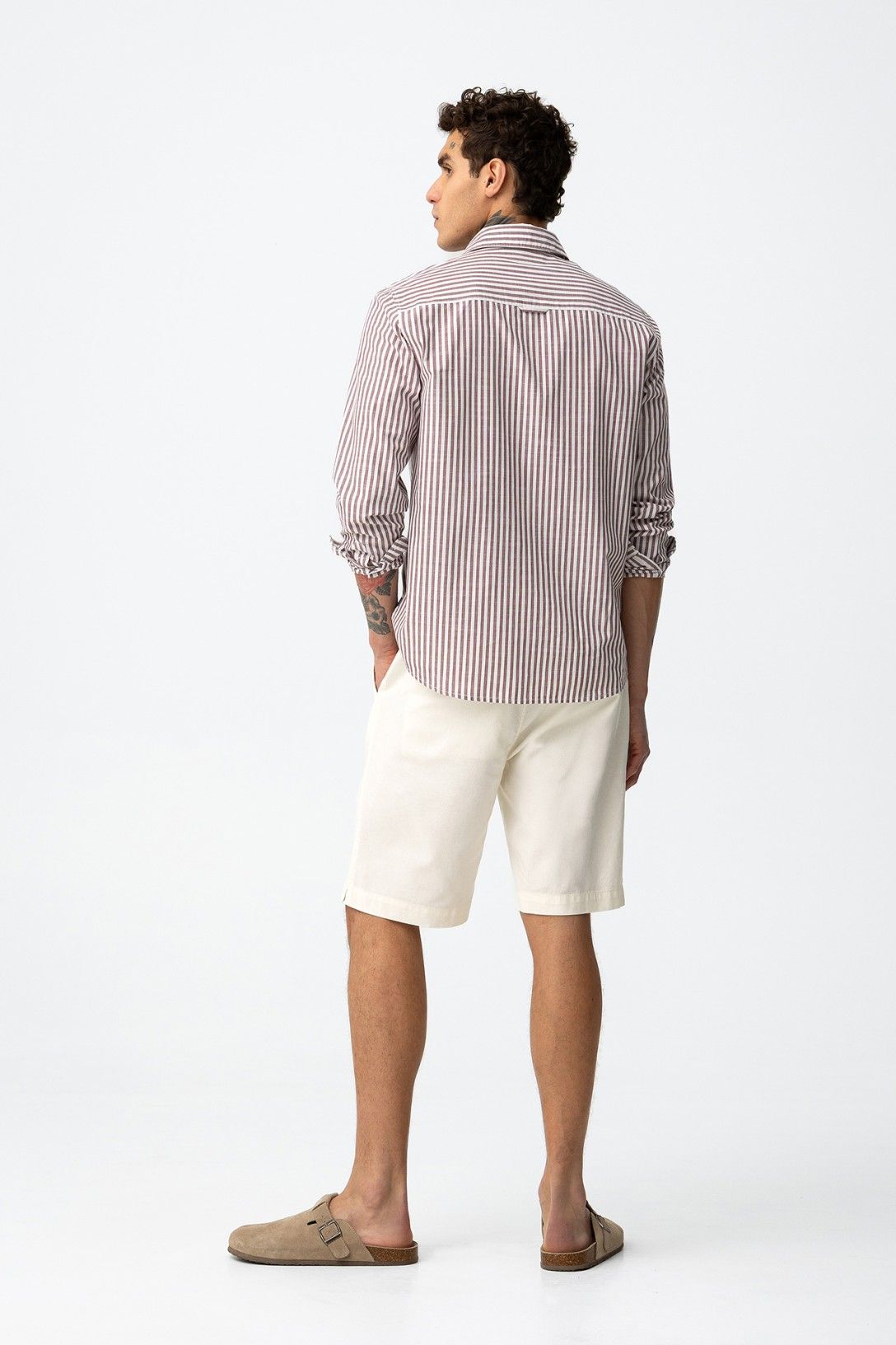 Bermuda uomo Hendrix colore panna militare, vista posteriore indossato, tasche posteriori e elastico in vita – Tiffosi | Frarò