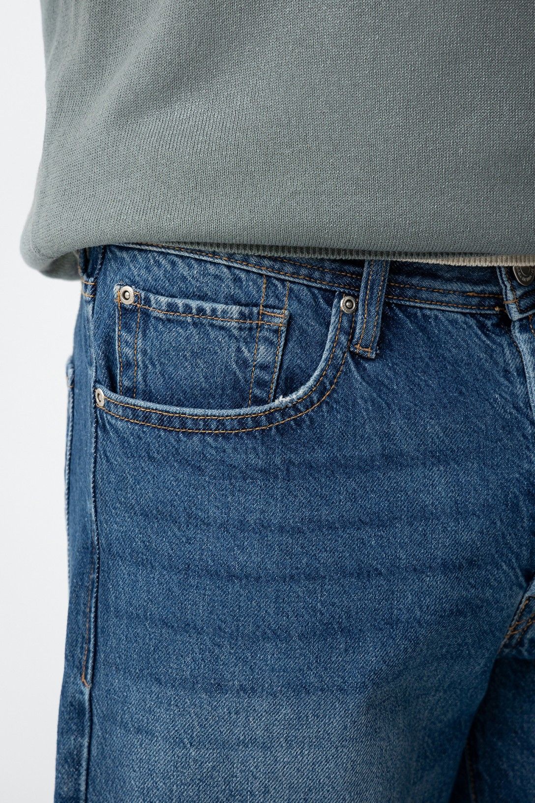 Bermuda jeans uomo Jacob_46 – dettaglio tasche frontali