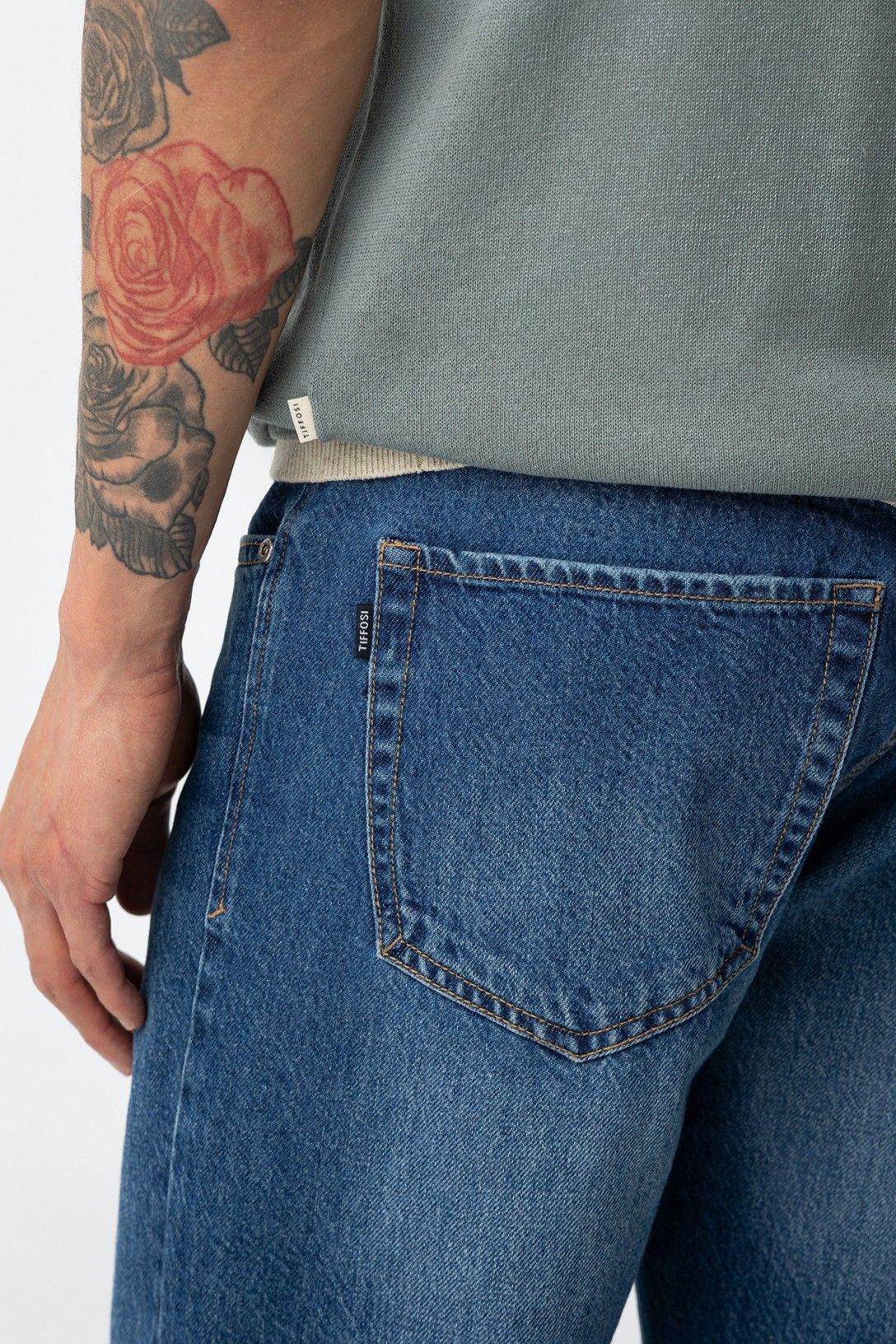 Bermuda jeans uomo Jacob_46 denim sabbiato – vista retro - dettaglio tasche