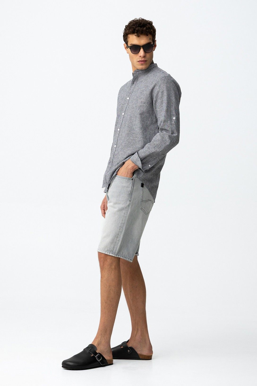 Bermuda uomo in denim grigio uomo Jacob Frarò – vista laterale, taglio ampio e comodo