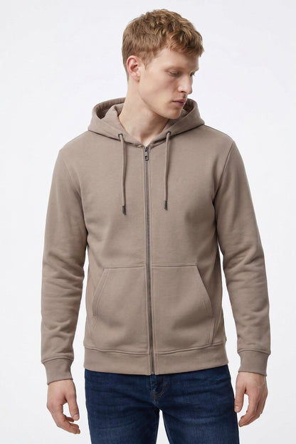 Felpa uomo James Tiffosi beige con cappuccio e zip - vista frontale - indossata da modello