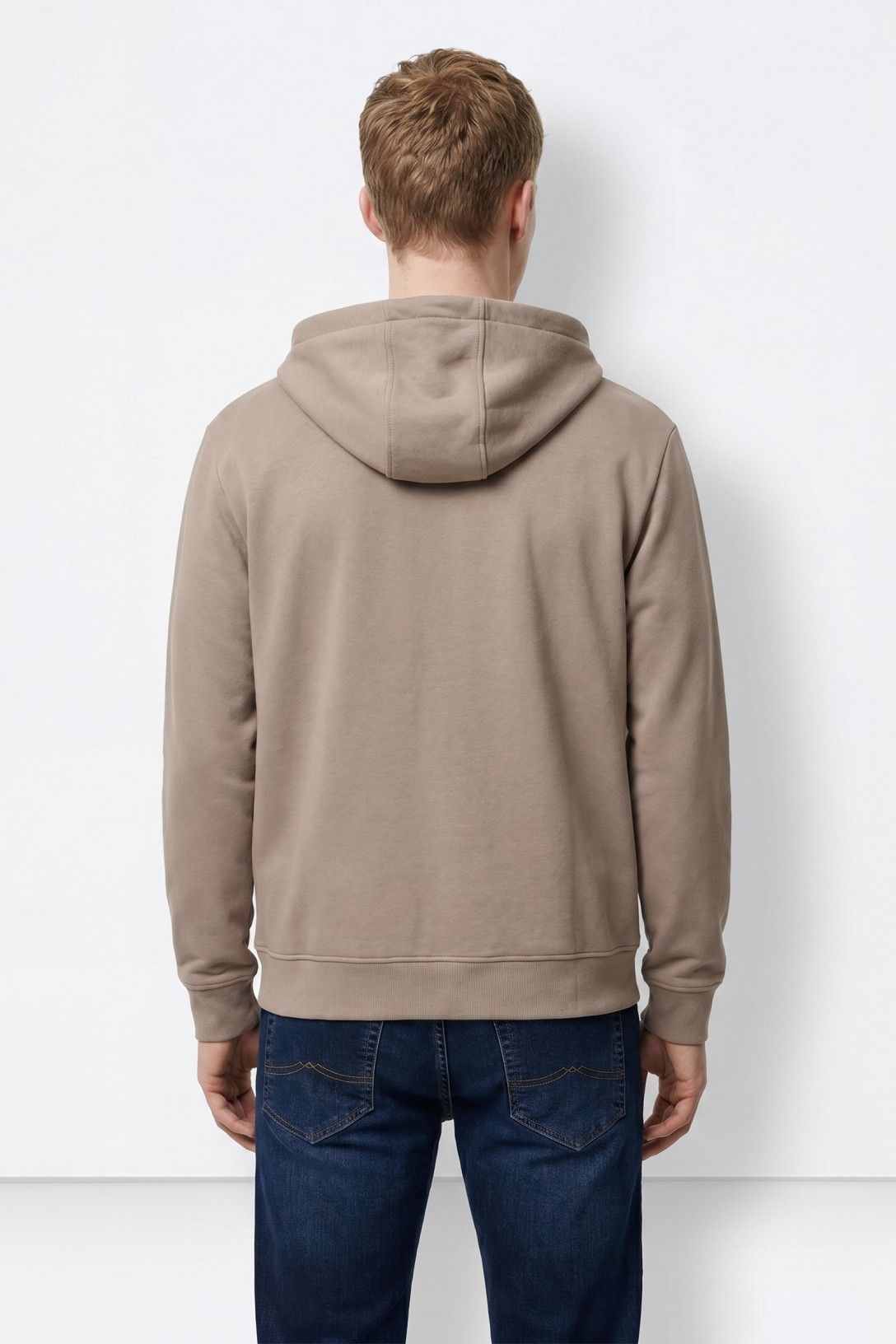Felpa uomo James beige Tiffosi - vista posteriore con cappuccio - indossato da modello.