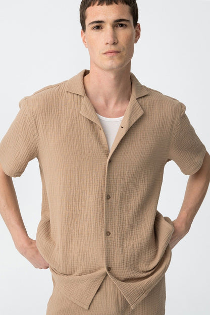 "Abbinamenti Cord Set Melecoton Beige - Suggerimenti di styling per il completo uomo"