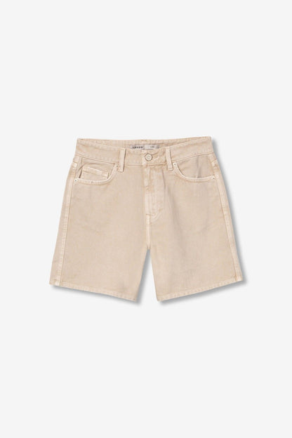 Shorts donna beige taglio dritto – dettaglio chiusura bottone a vista e zip, qualità 100% cotone
