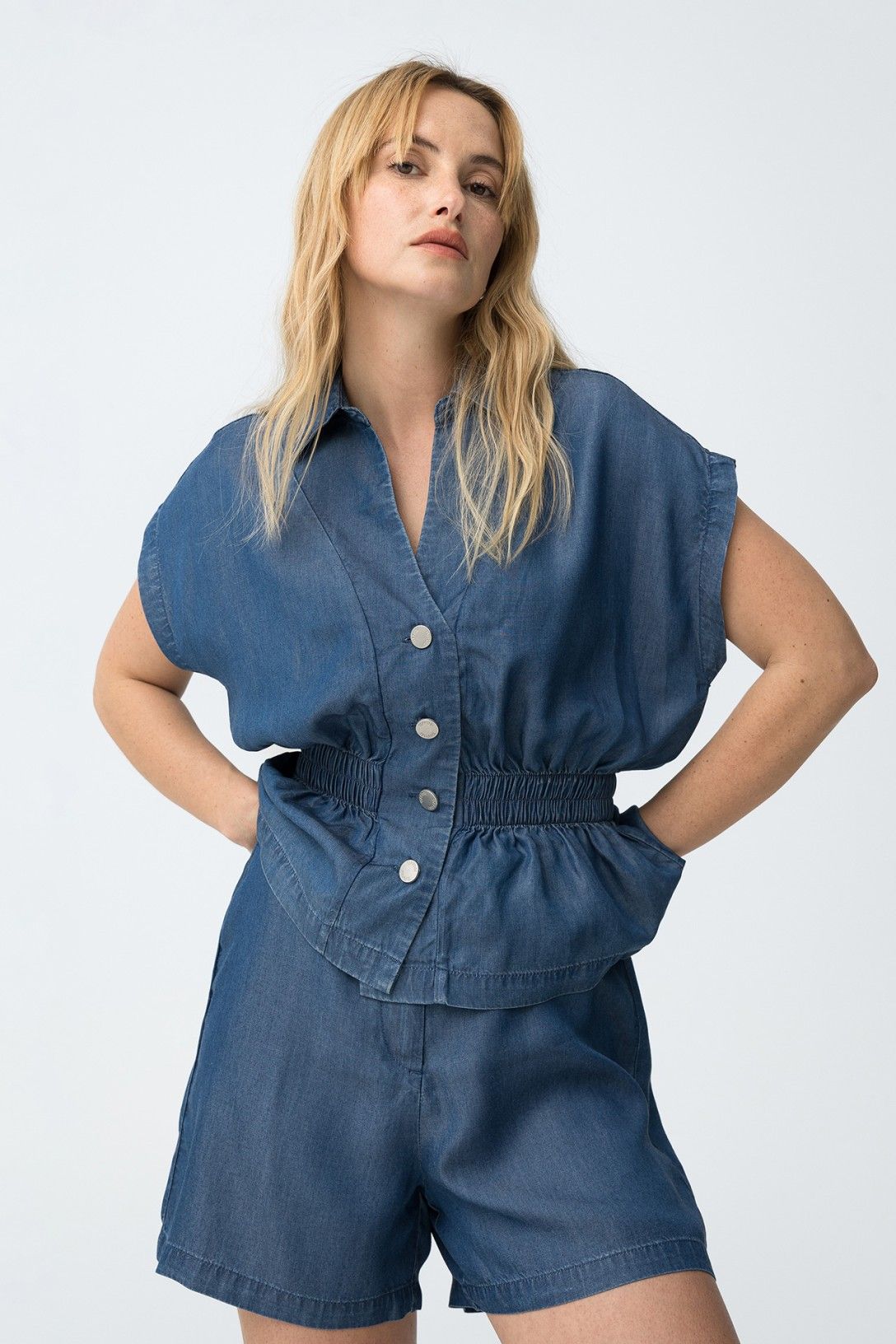 Completo donna estivo lyocell indossato, look casual-chic estivo elegante