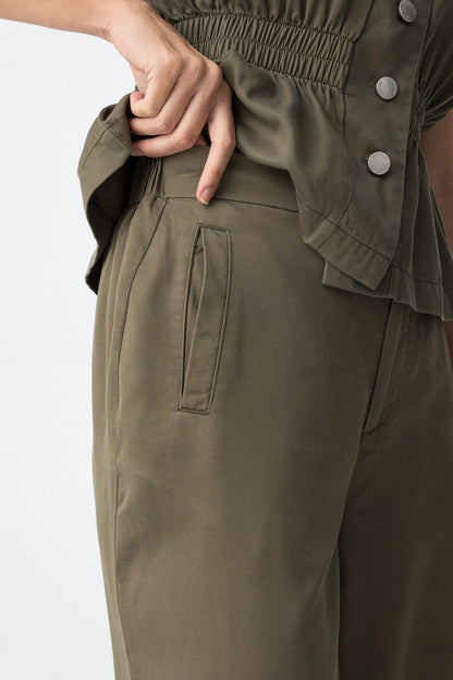 Coord set donna lence verde militare, dettaglio tasca a friso del pantalone wide leg in LYOCELL – Tiffosi | Frarò