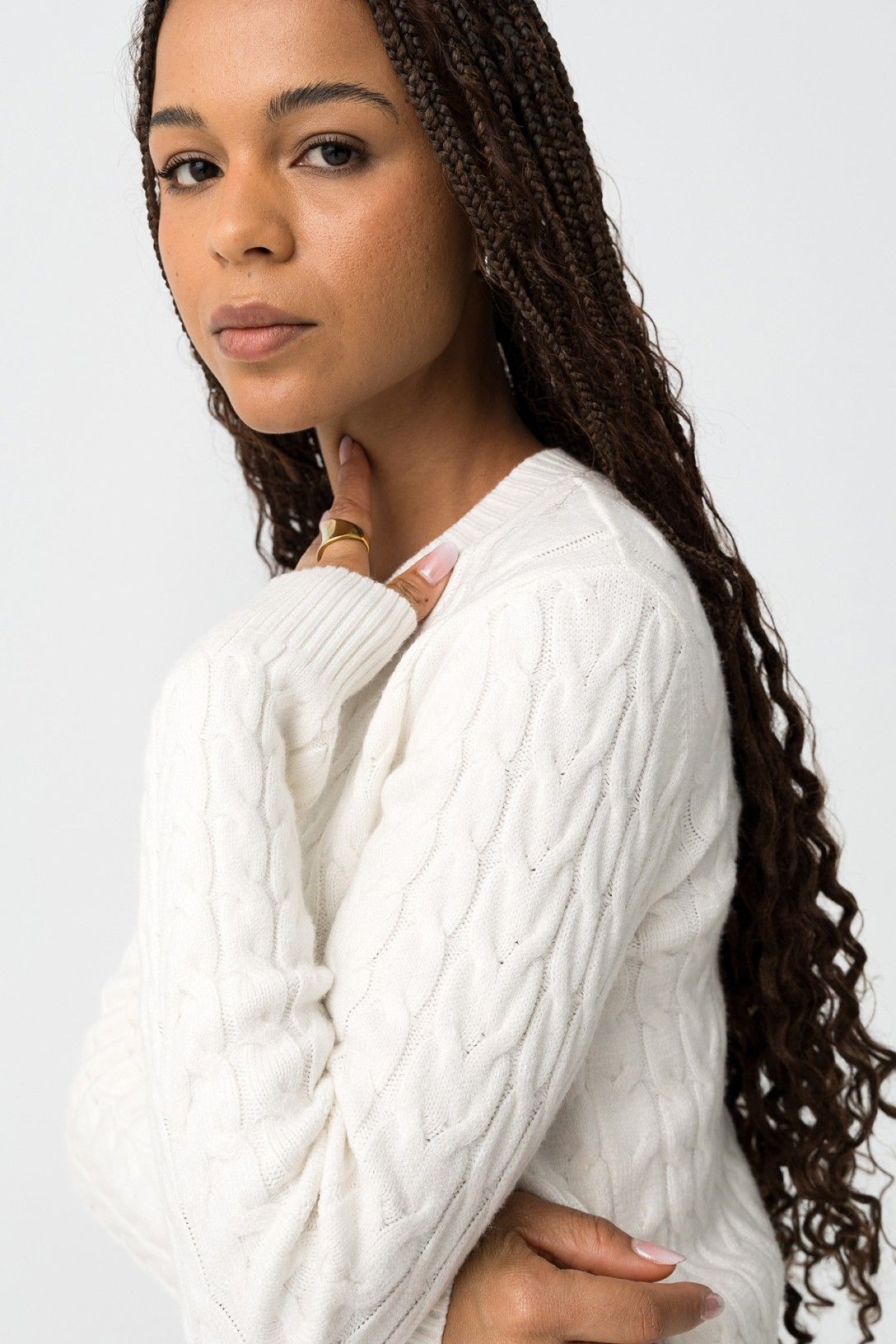 Cardigan Limnoria donna bianco - dettaglio maglia trecce e texture viscosa