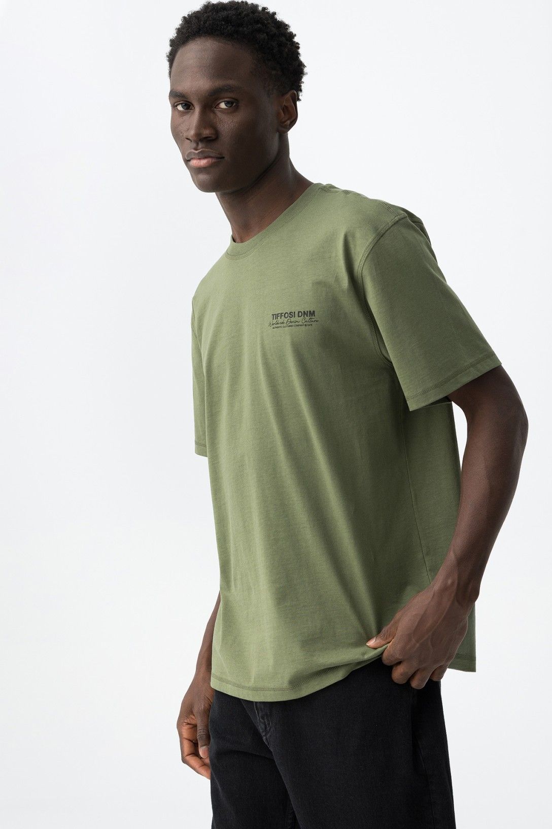 Dettaglio stampa frontale t-shirt Mars uomo 100% cotone design esclusivo