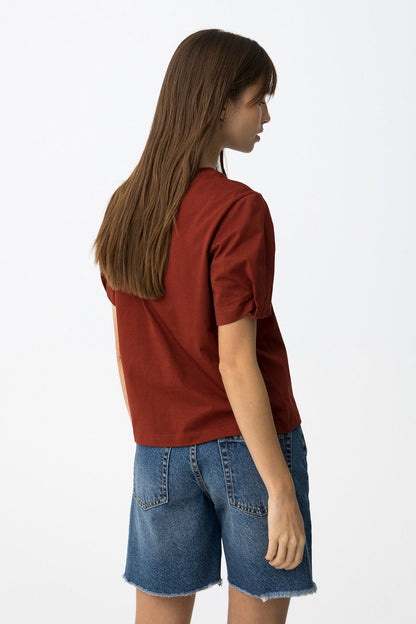 T-shirt donna Meda color mattone, vista posteriore, mezza manica con maniche arricciate in 100% cotone – Tiffosi | Frarò
