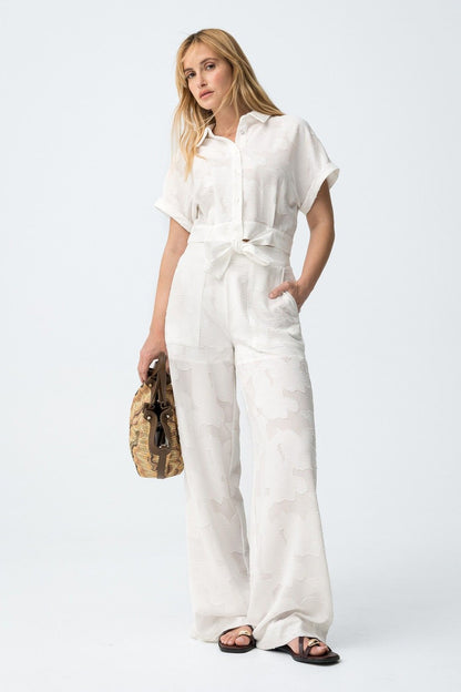 Completo donna fantasia floreale opera in bianco, indossato da modella total look