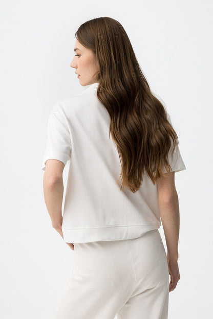 Dettaglio posteriore polo donna ricamo floreale Philly - maglia bianca mezza manica vestibilità regolare