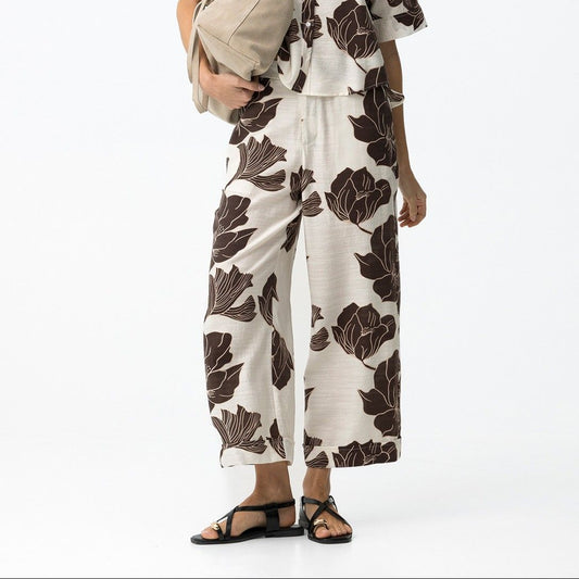 Pantalone Donna Gamba Larga Floreale - Tiffosi Posey vista frontale - indossato da modella