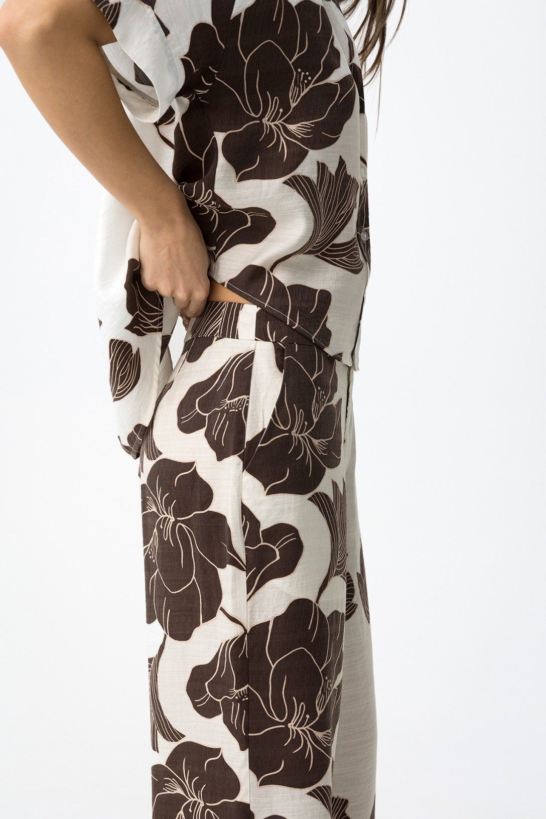 Pantalone Donna Gamba Larga Floreale - Tiffosi Posey - vista laterale e dettaglio tasche