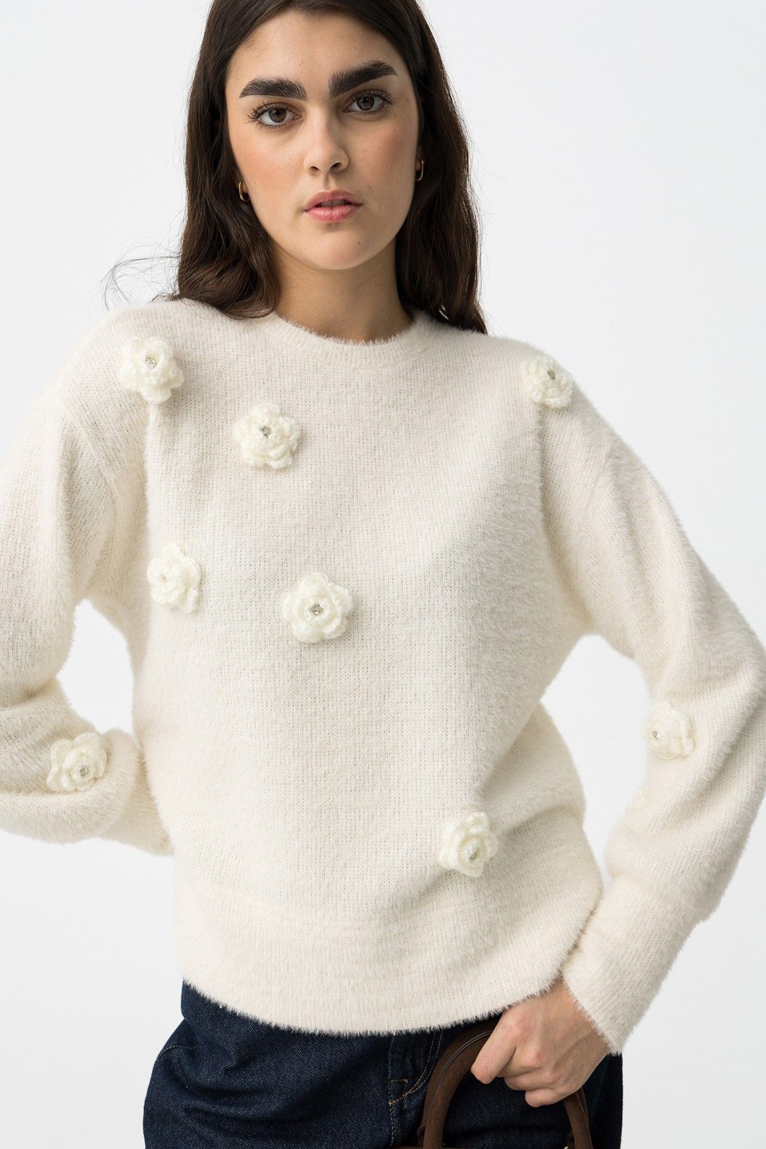 Maglione Puffy donna con applicazioni floreali e perle - vista frontale