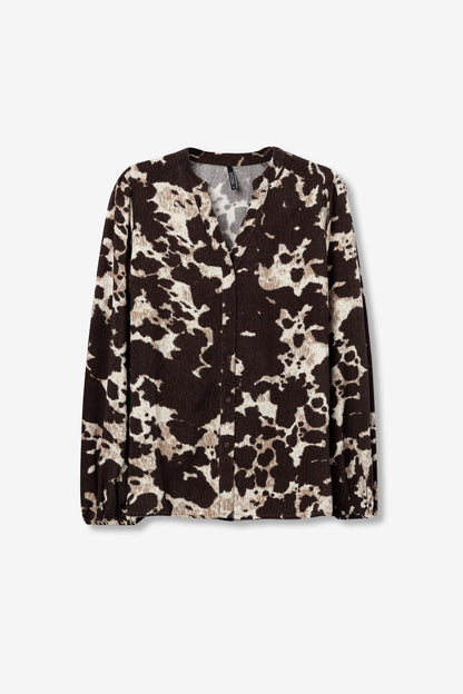 "Camicia donna Qatar_c Tiffosi - Vista completa del capo con stampa animalier e dettagli sartoriali"