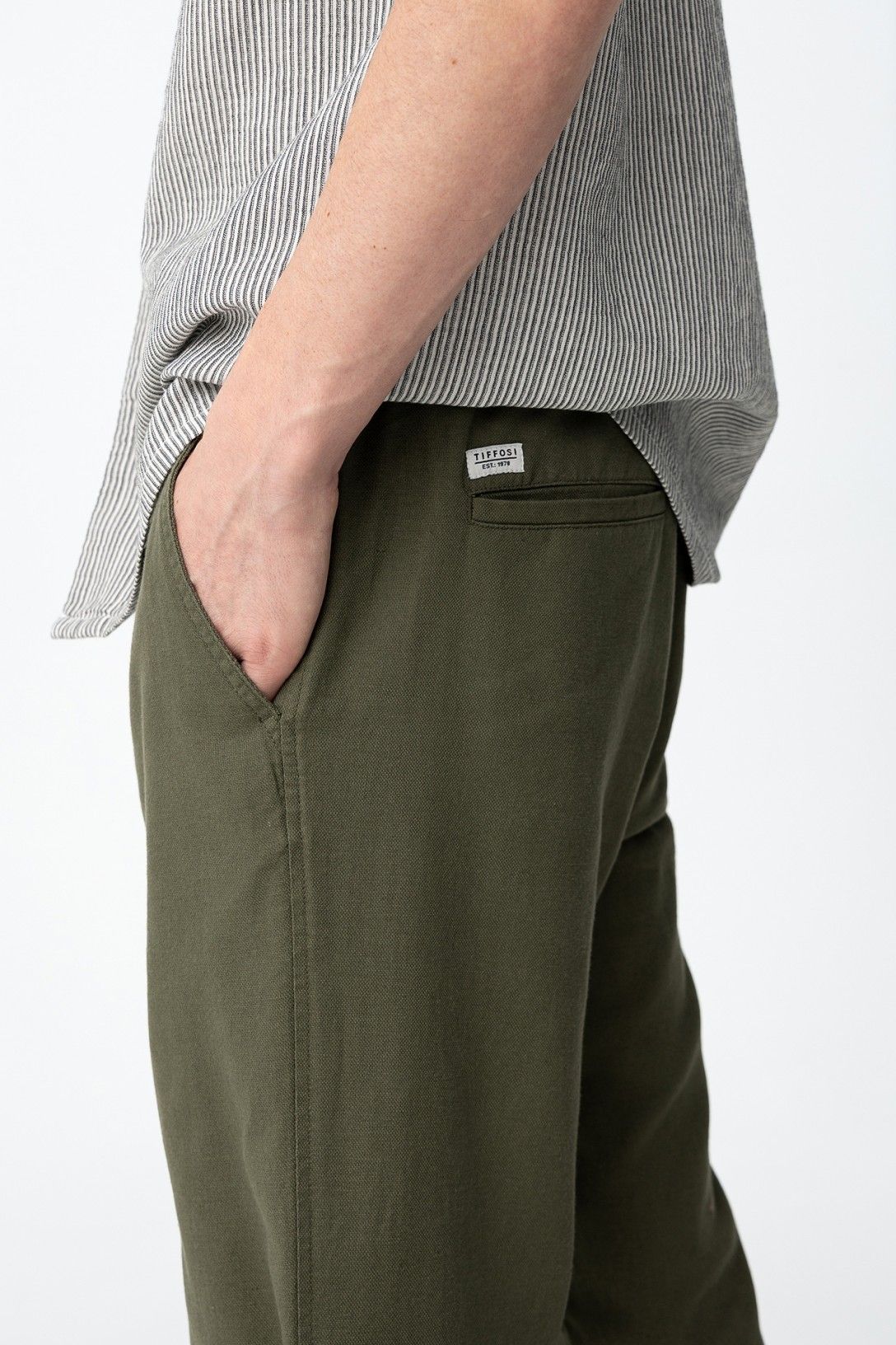 Pantalone uomo relaxed fit largo cotone lino - verde dettaglio tasche