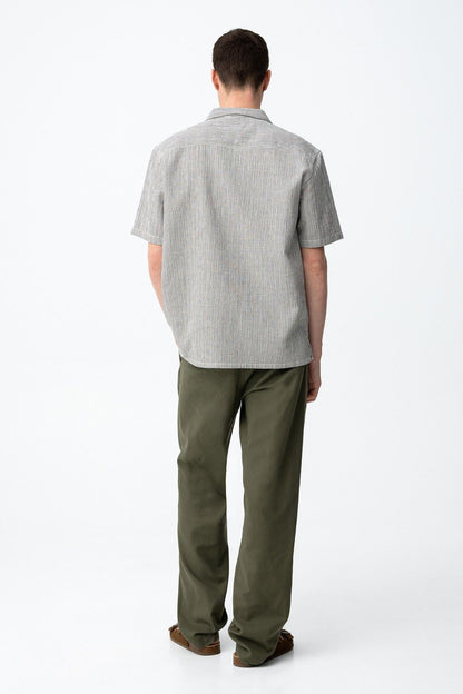 Pantalone uomo relaxed fit  verde militare - vista posteriore tasche