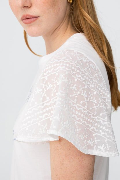 T-shirt donna Remi bianca maniche corte in pizzo ricamo blu - dettaglio maniche 