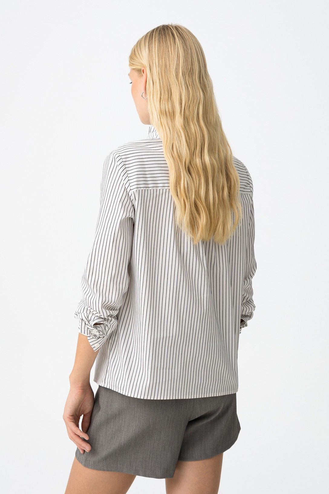 Camicia Rixie a righe - vista posteriore che mostra la vestibilità regolare e la lunghezza della camicia donna Tiffosi