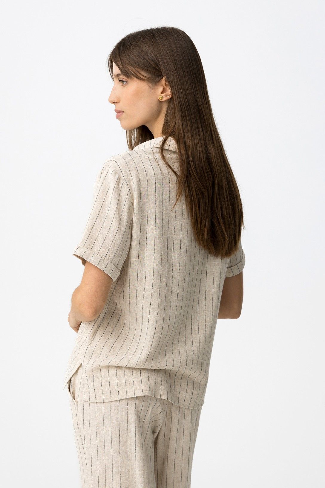 Vista posteriore Camicia Soulout donna beige a righe – taglio morbido e traspirante per la stagione calda
