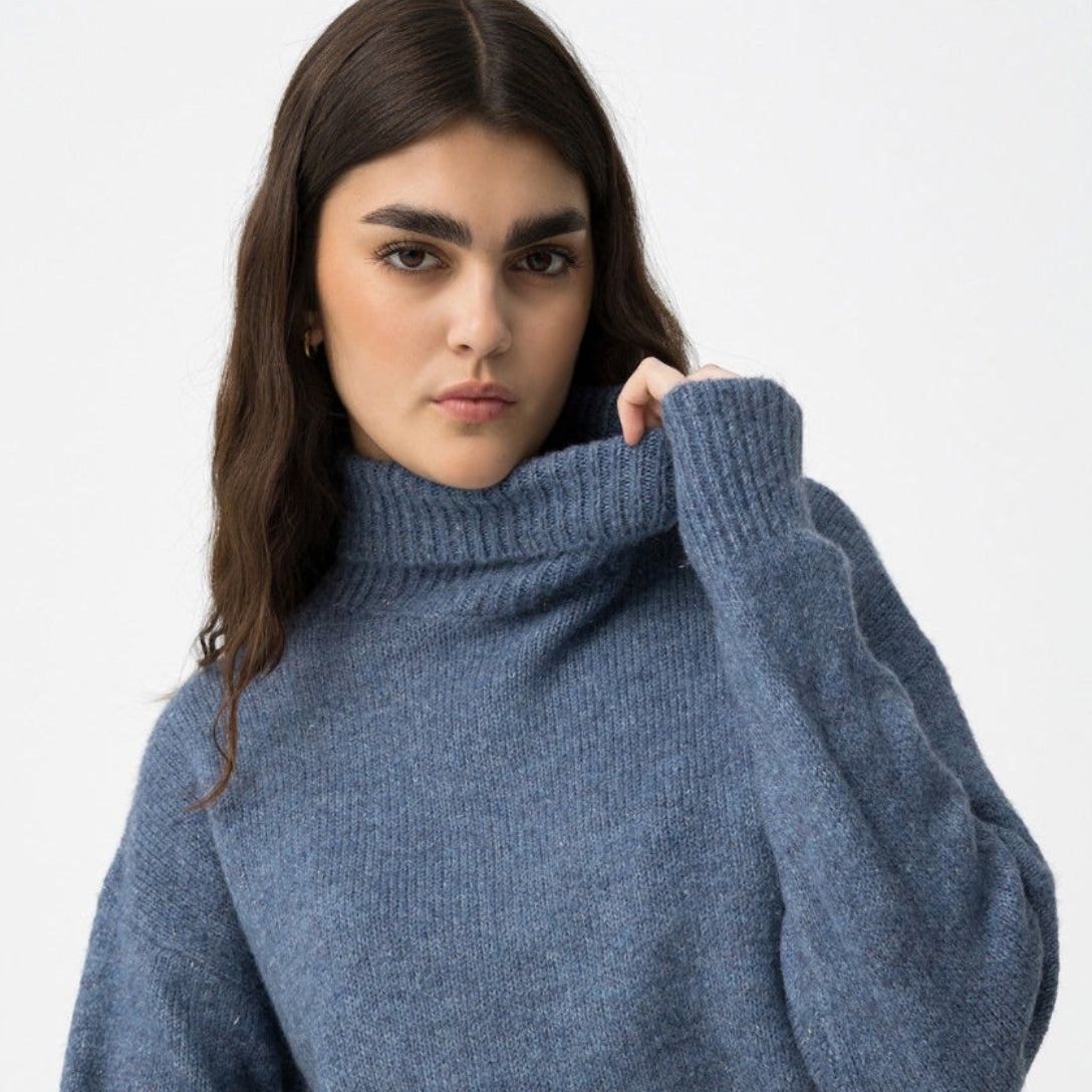 Maglione Suspiria blue metallizzato - indossato