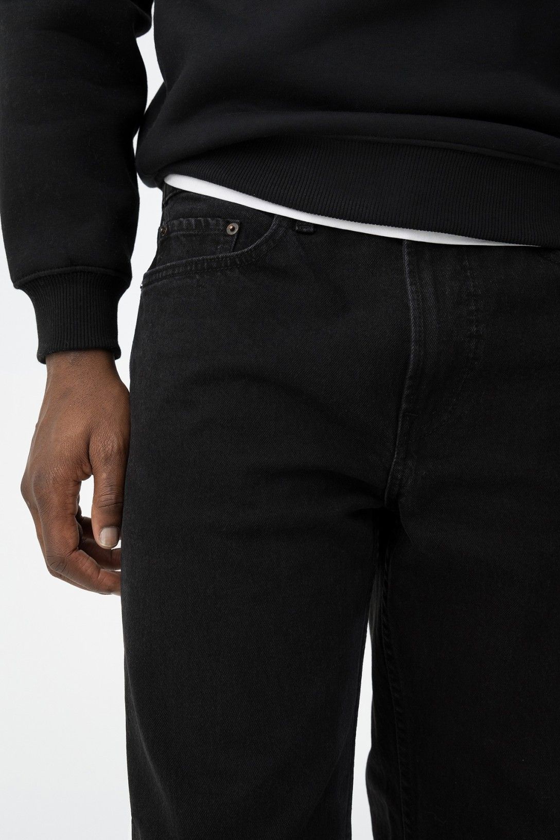 Jeans uomo Thomas 21 wide leg nero Tiffosi - dettaglio taglio ampio e cuciture a vista