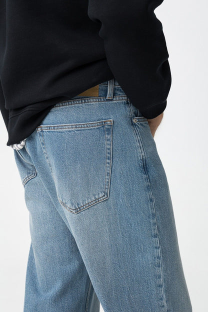 Jeans Thomas Wide Leg - Dettaglio delle cinque tasche e chiusura con zip e bottone in metallo
