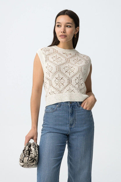 Top Tulipe donna traforato uncinetto abbinato a pantaloni vita alta – look estivo elegante e femminile Frarò
