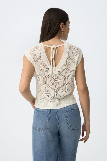 Top Tulipe donna – vista posteriore- top traforato tipo uncinetto slim fit, lunghezza punto vita, collezione estate Frarò
