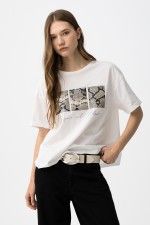 Donna indossa t-shirt donna stampa animalier Veny bianca con stampa animalier leopardata - maglia cotone mezza manica girocollo