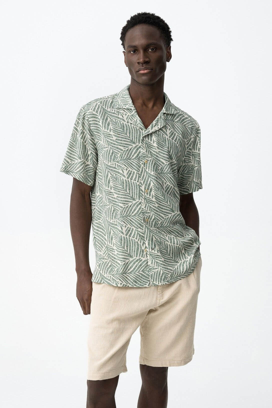 Camicia Uomo Vincenzo Verde Chiaro in Viscosa 100% - Stampa Foglie Maniche Corte
