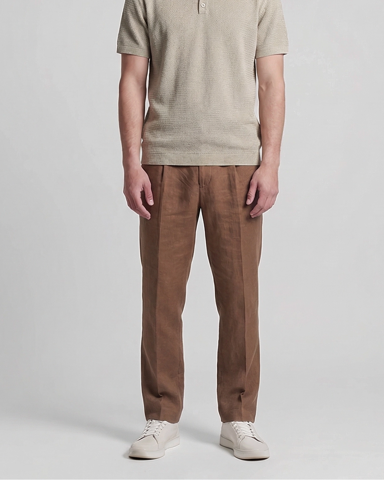 Pantalone sartoriale uomo ME82 – Vista frontale su sfondo rimosso, colore Safari, Frarò Made in Italy
