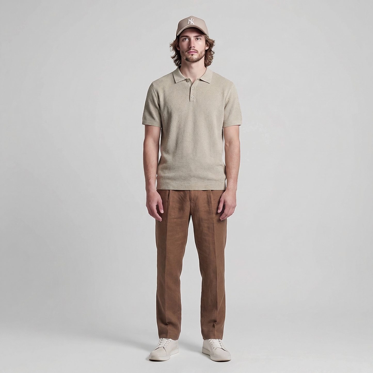 Pantalone sartoriale uomo con pince ME82 Frarò – Vista indossato, colore Safari, tessuto Tencel e Lino
