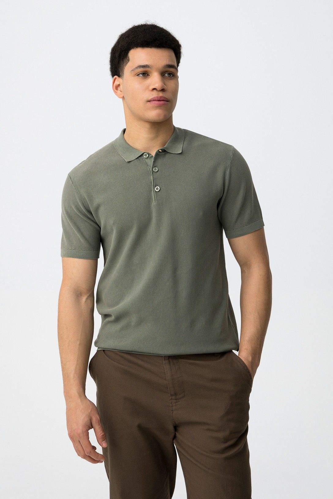 Polo uomo Wonder verde militare - vista frontale cotone premium
