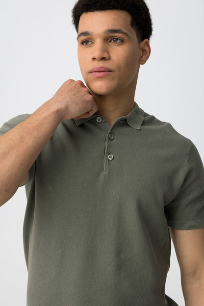 Polo uomo Wonder verde militare - dettaglio colletto, tessuto e fit regolare
